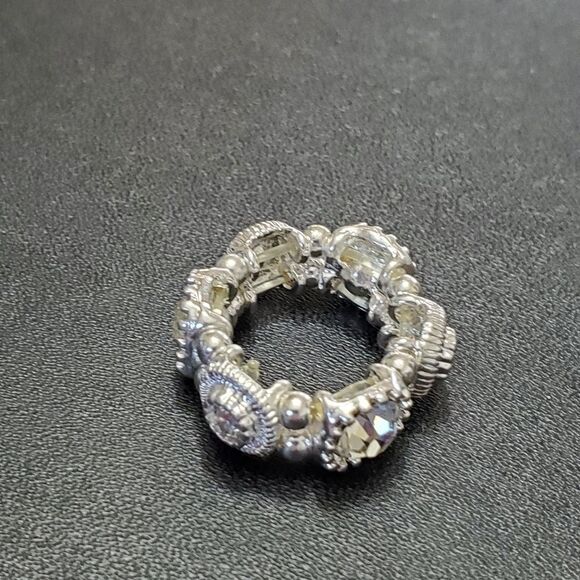 Silver tone rhinestone stretch ring - Picture 5 of 7